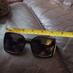 Black square sunglasses